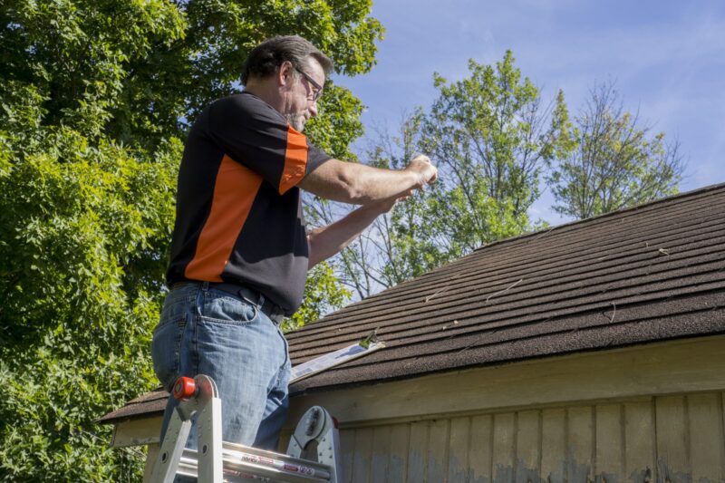 4 easy to miss signs of a damaged asphalt shingle roof
